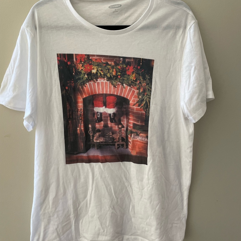 Old Navy Christmas graphic t size XL